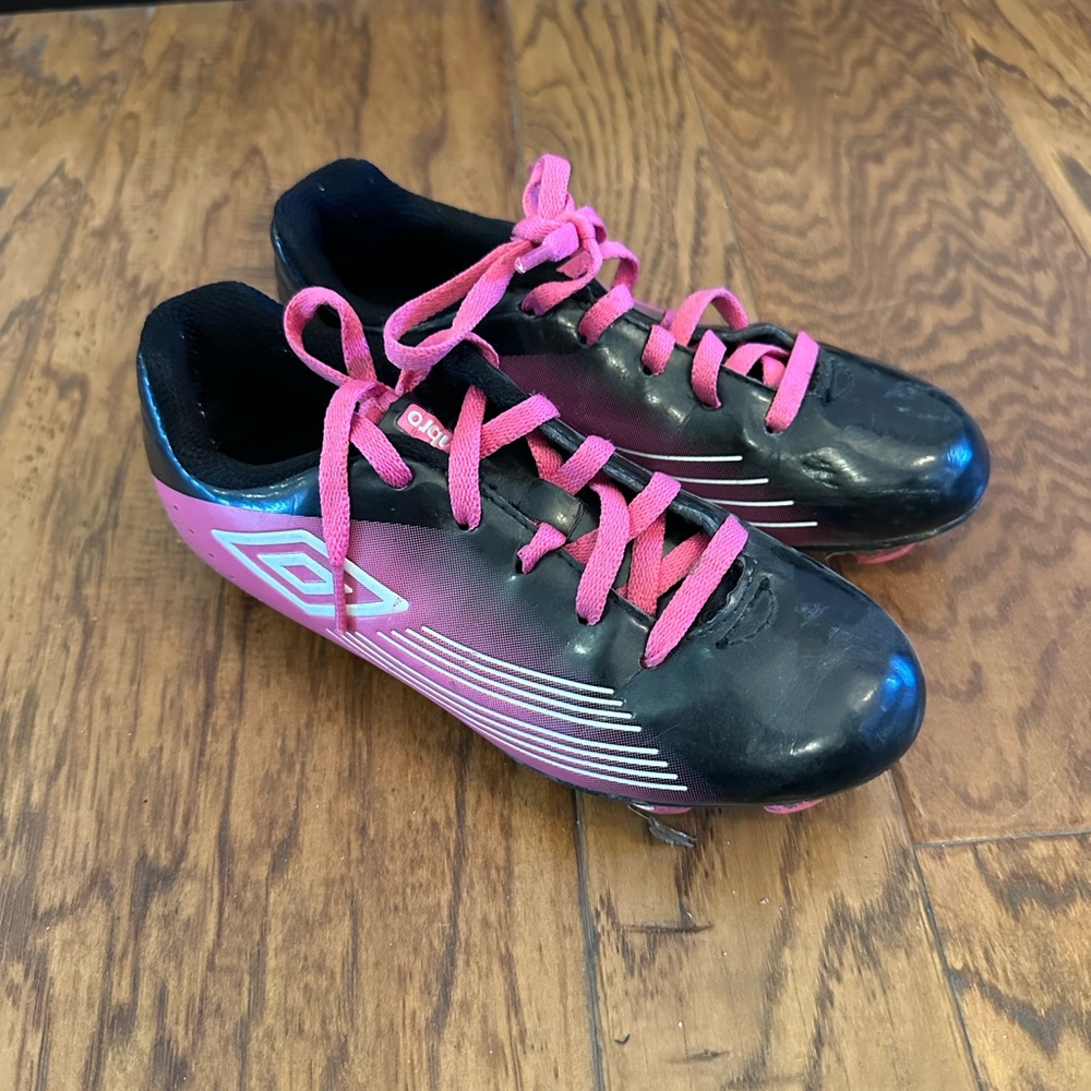 Umbro Girls’ Soccer Cleats